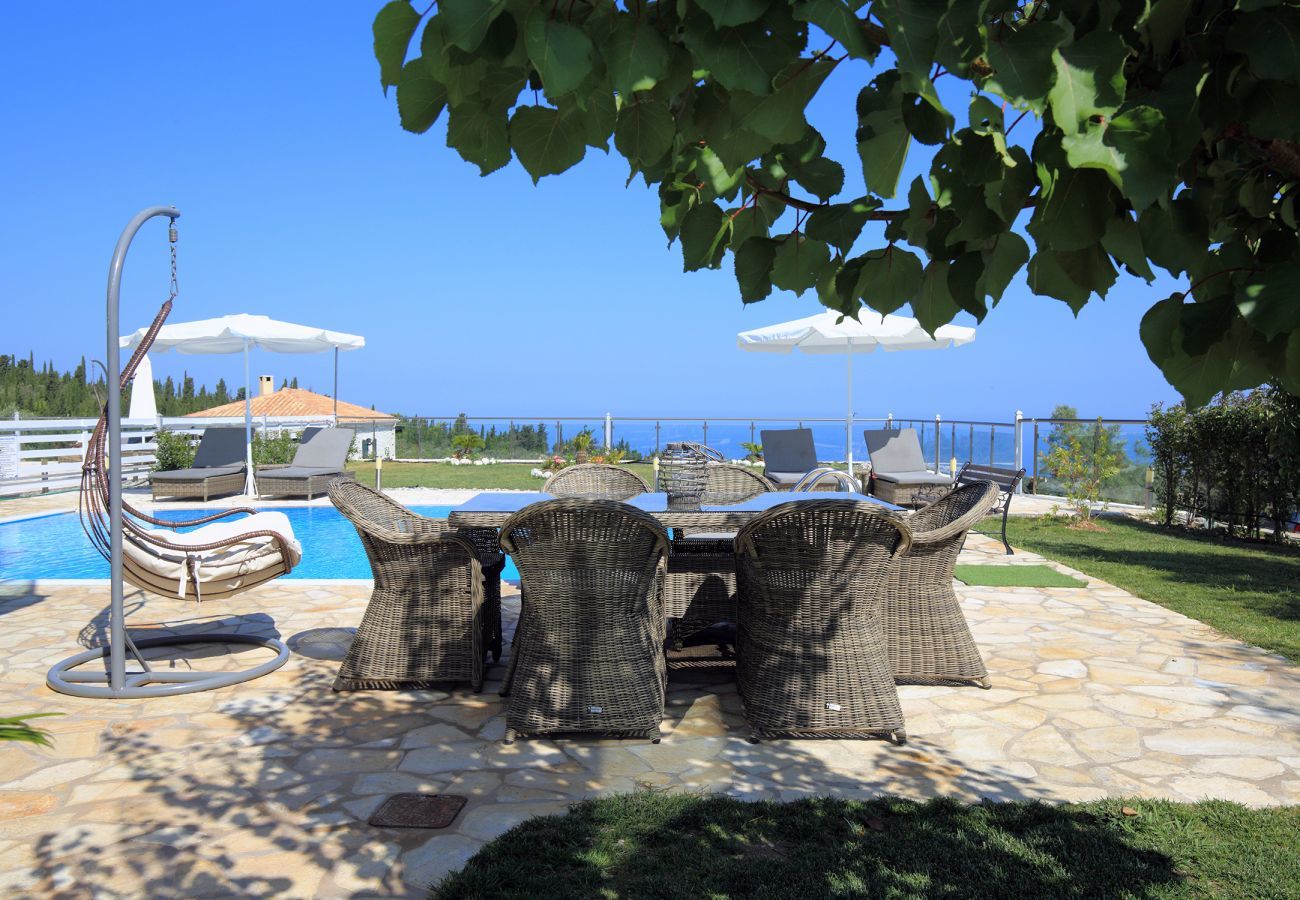 Villa in Tsoukalades - Villa Illios