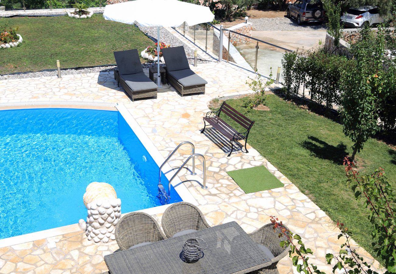 Villa in Tsoukalades - Villa Illios