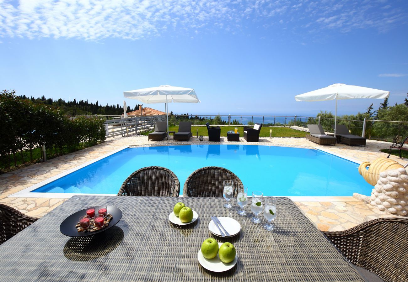 Villa in Tsoukalades - Villa Illios
