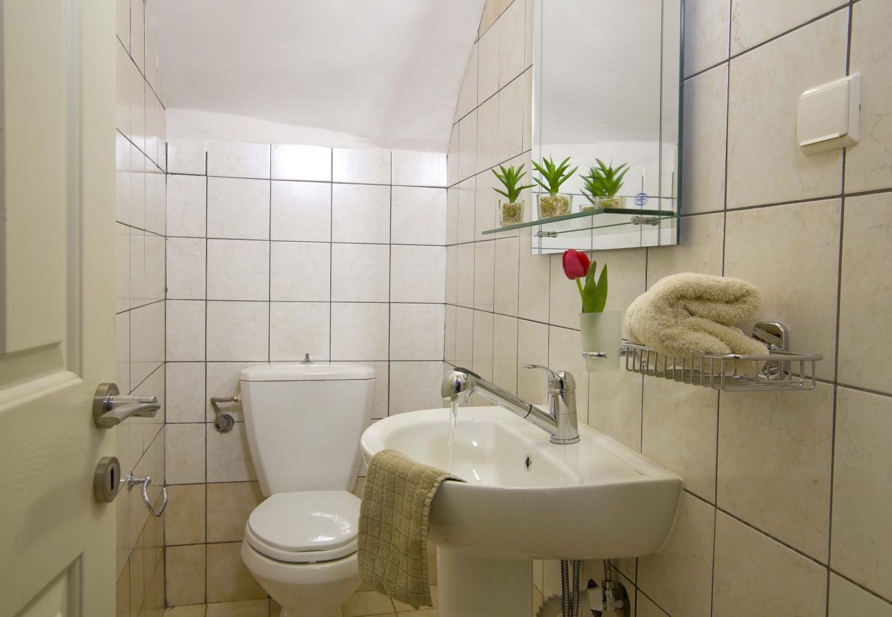 Villa Sonia is a comfortable holiday home with private pool. Near capital in Kariotes, Lefkada
