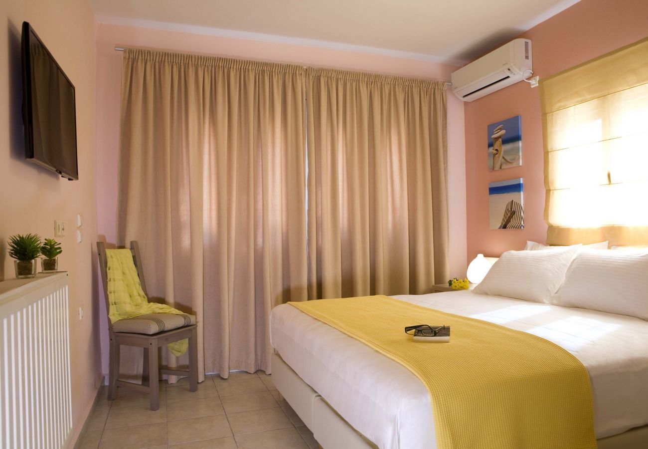 Villa Sonia is a comfortable holiday home with private pool. Near capital in Kariotes, Lefkada