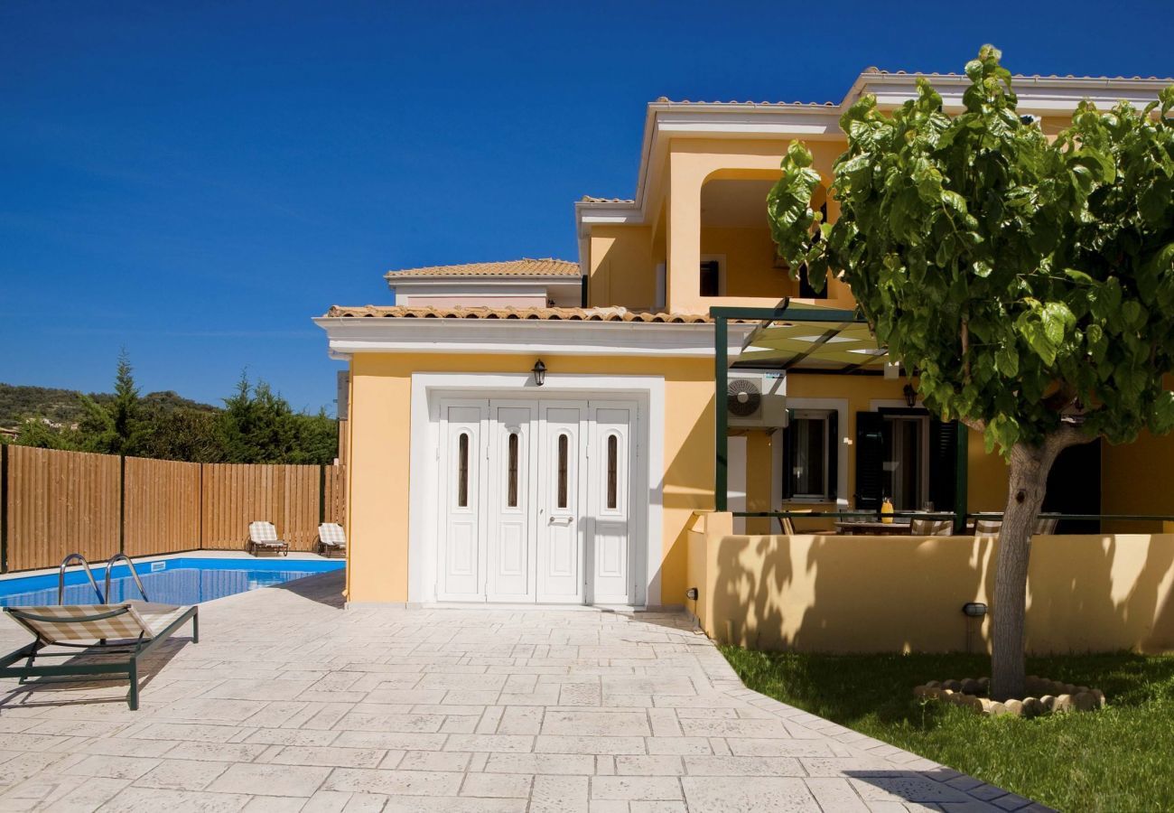  Villa Sonia is a comfortable holiday home with private pool. Near capital in Kariotes, Lefkada