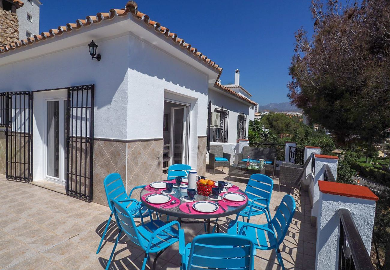 Casa Naranja is a one-level holiday home with garden, private pool and sea view. Near centre and beach in Nerja, Spain