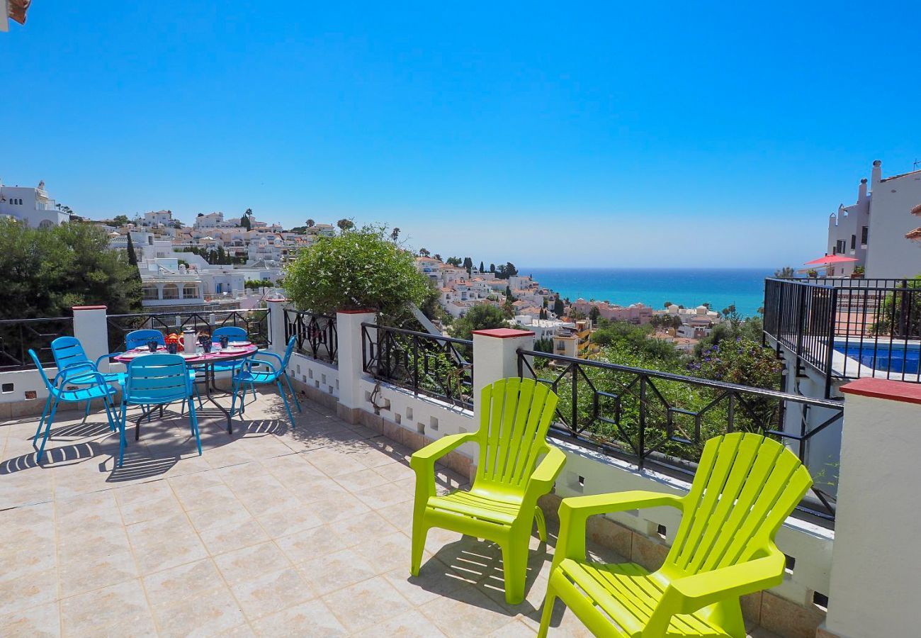 Casa Naranja is a one-level holiday home with garden, private pool and sea view. Near centre and beach in Nerja, Spain