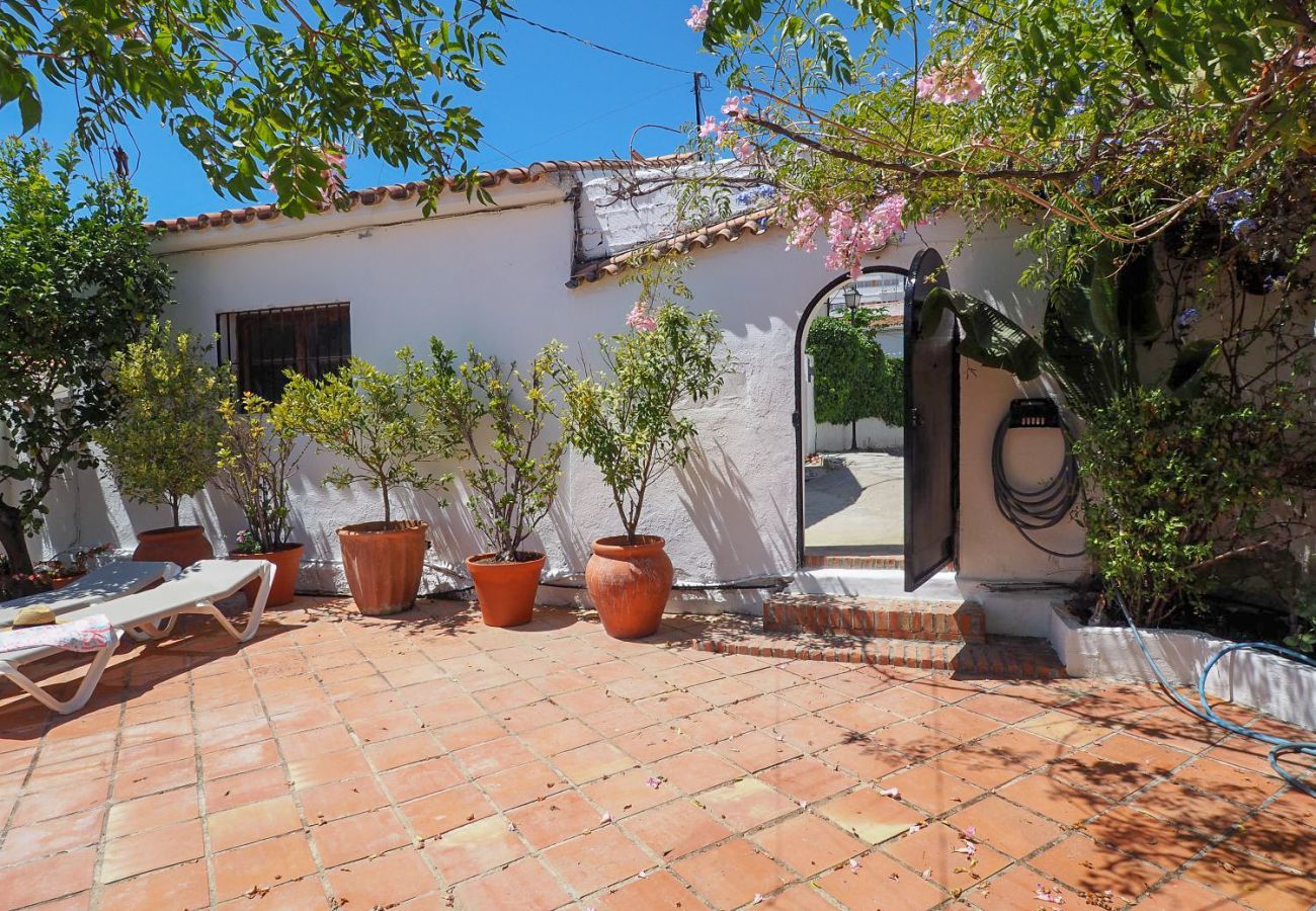 Casa Naranja is a one-level holiday home with garden, private pool and sea view. Near centre and beach in Nerja, Spain