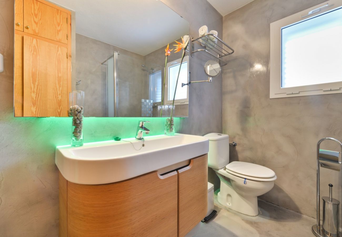 Villa in Sant Josep de Sa Talaia - Villa White