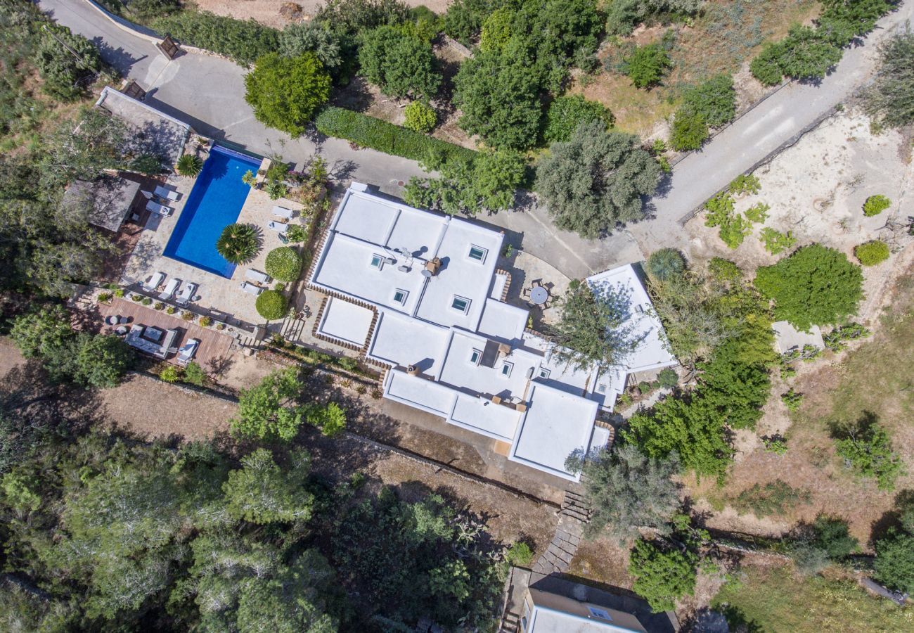 Stylish villa San Agustin with rural location, privacy and private pool. Walking distance from the village of San Agustin. 