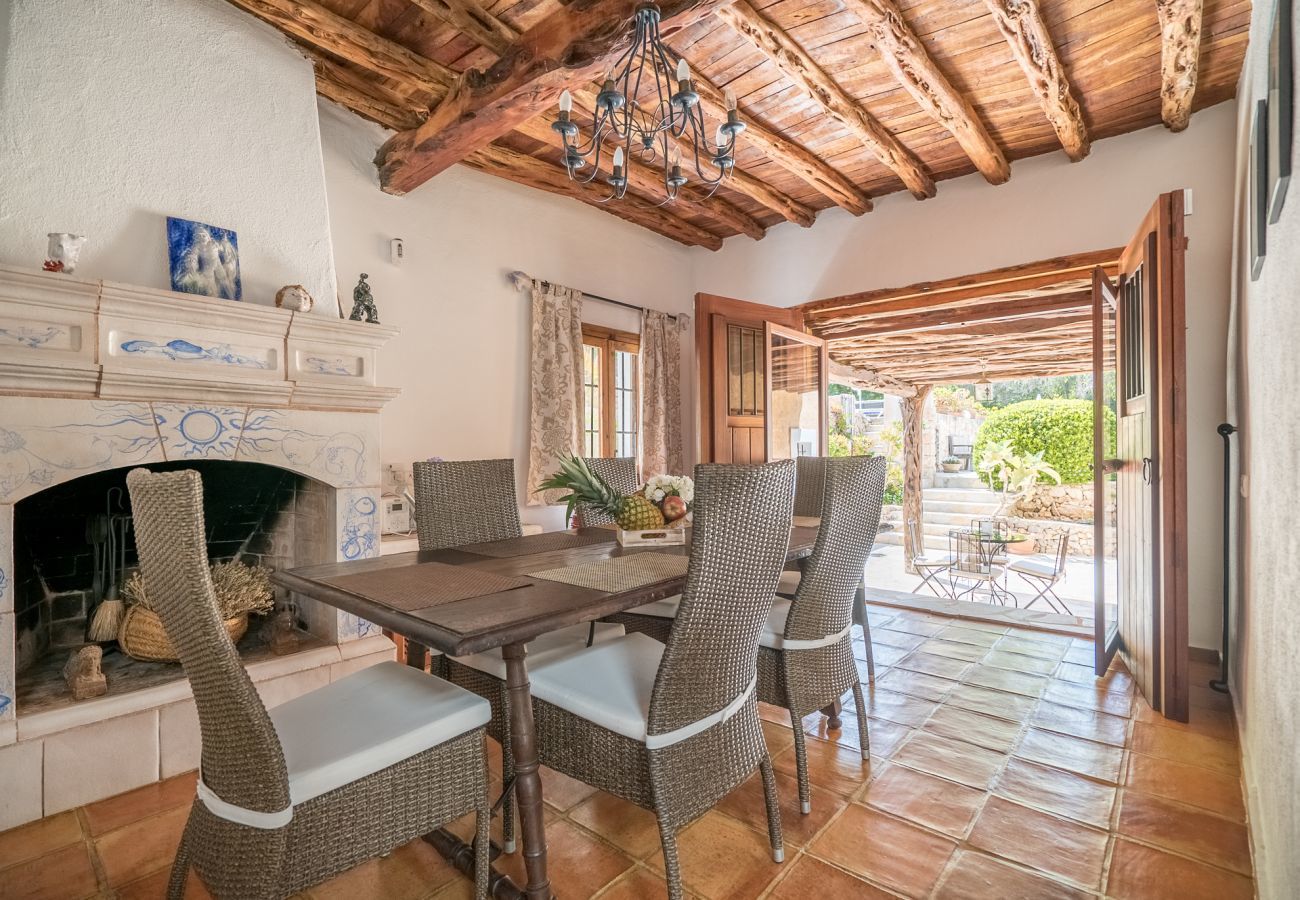 Stylish villa San Agustin with rural location, privacy and private pool. Walking distance from the village of San Agustin. 