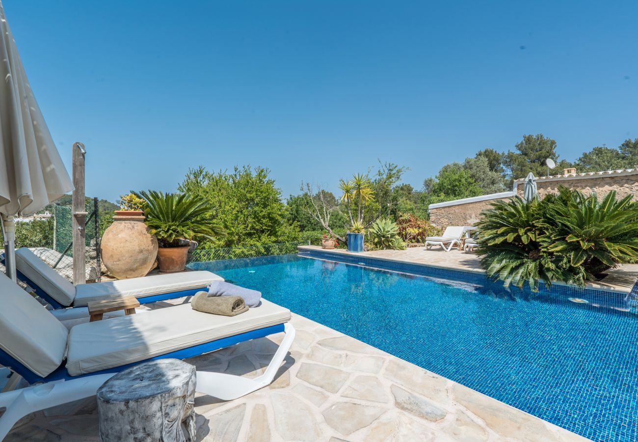Stylish villa San Agustin with rural location, privacy and private pool. Walking distance from the village of San Agustin. 