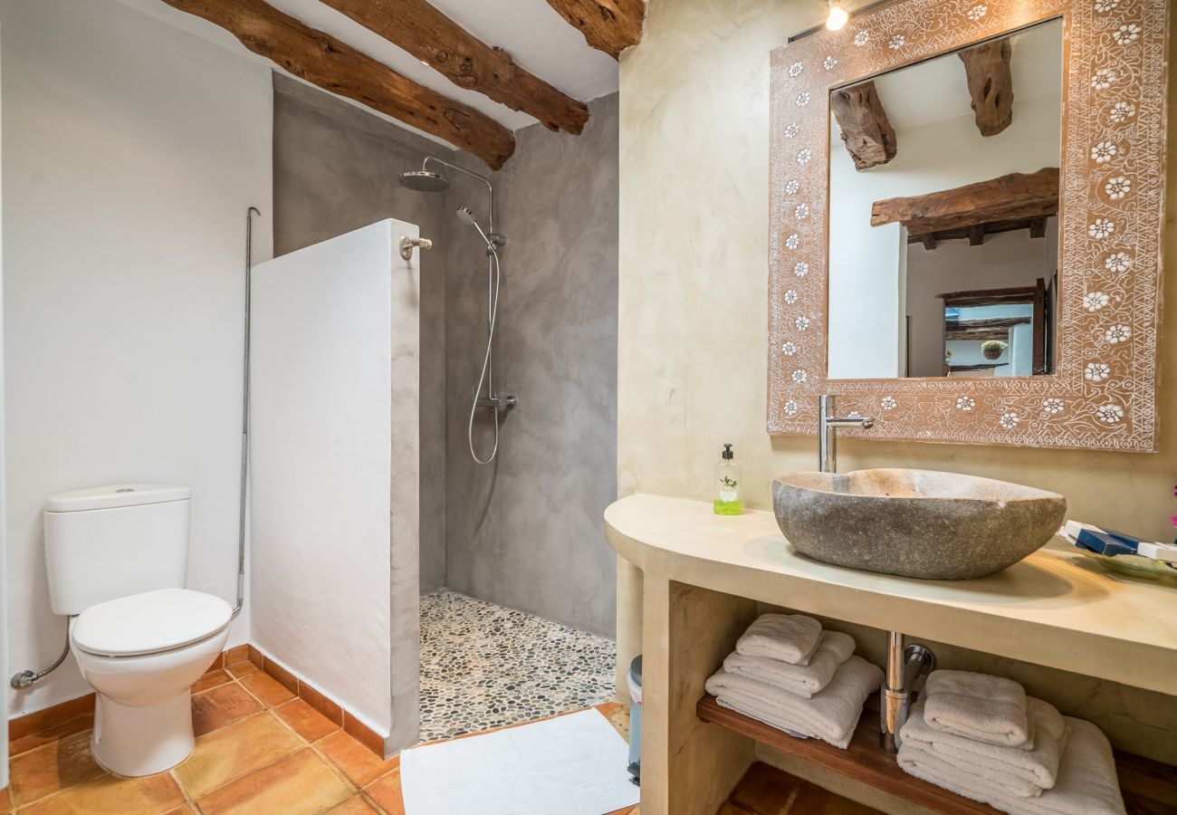 Stylish villa San Agustin with rural location, privacy and private pool. Walking distance from the village of San Agustin. 