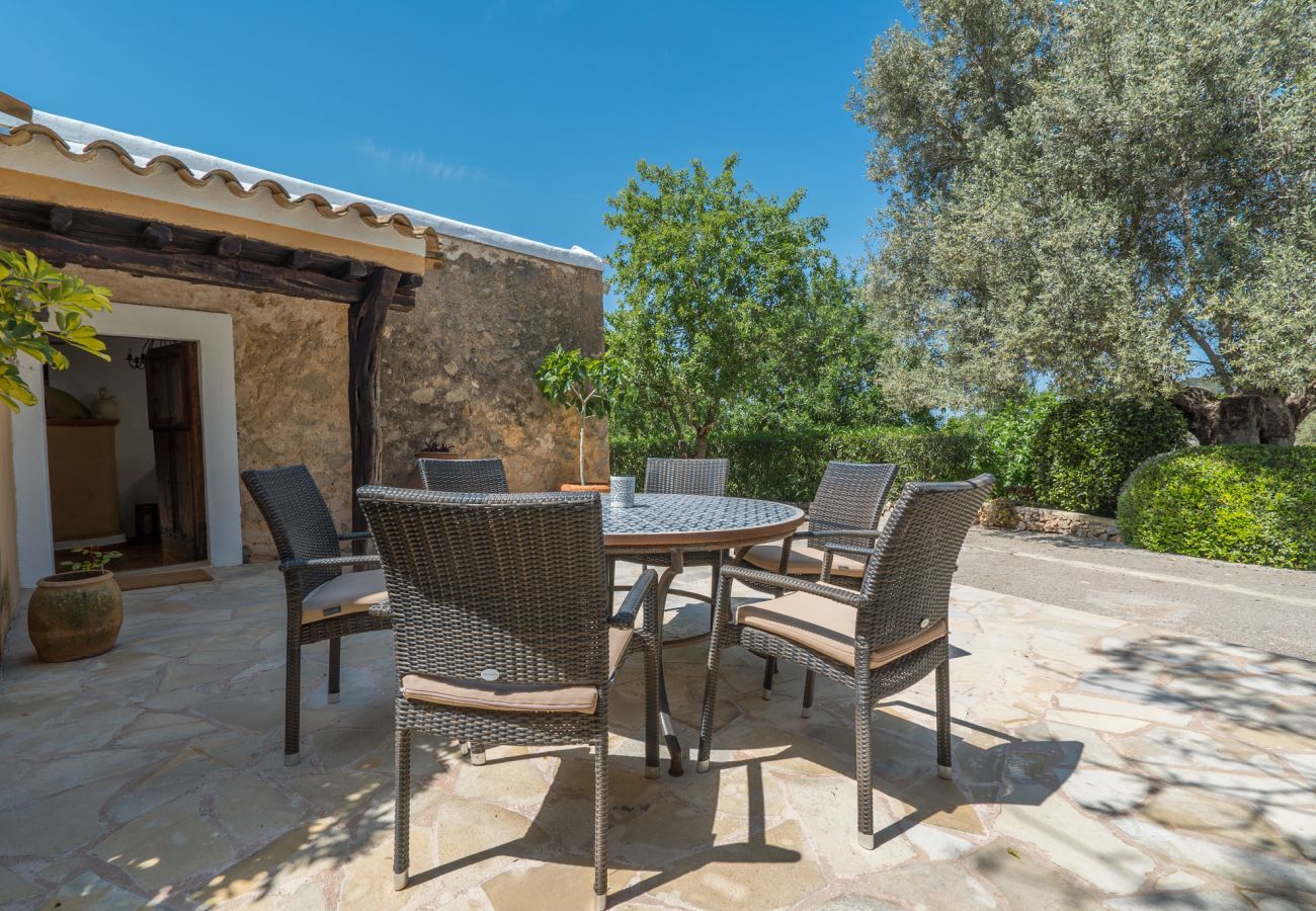 Stylish villa San Agustin with rural location, privacy and private pool. Walking distance from the village of San Agustin. 