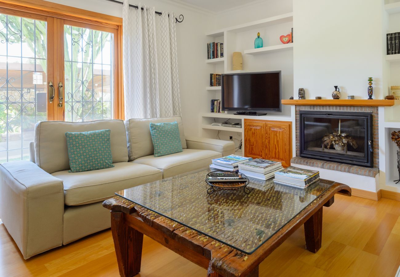 Stylish Spanish villa Casa Maravilla, with private pool, outdoor kitchen and spacious garden with flowers and plants