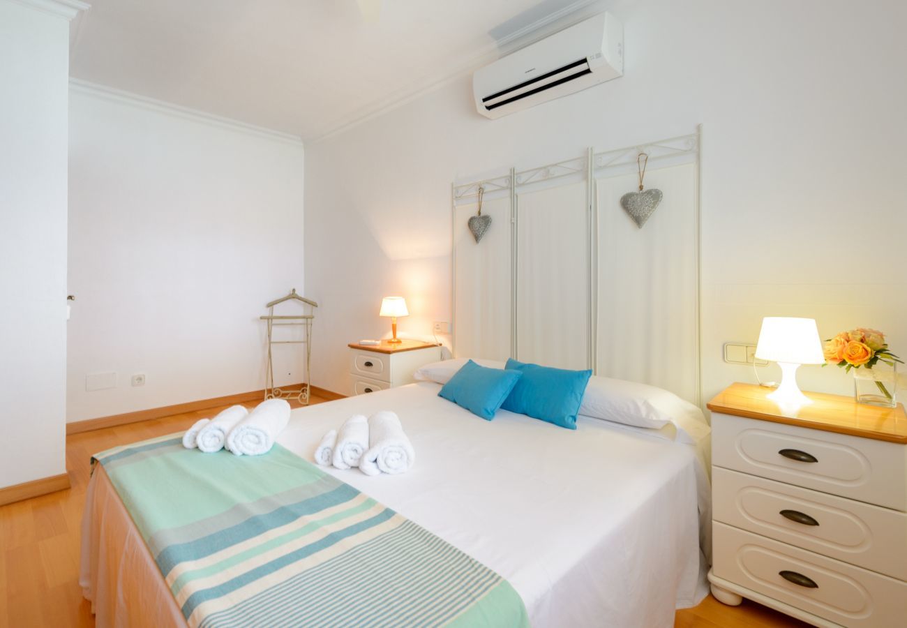 Stylish Spanish villa Casa Maravilla, with private pool, outdoor kitchen and spacious garden with flowers and plants