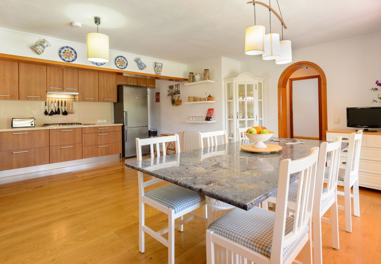 Stylish Spanish villa Casa Maravilla, with private pool, outdoor kitchen and spacious garden with flowers and plants