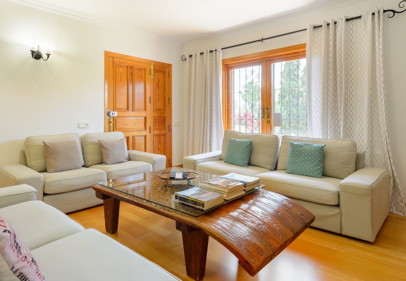 Stylish Spanish villa Casa Maravilla, with private pool, outdoor kitchen and spacious garden with flowers and plants
