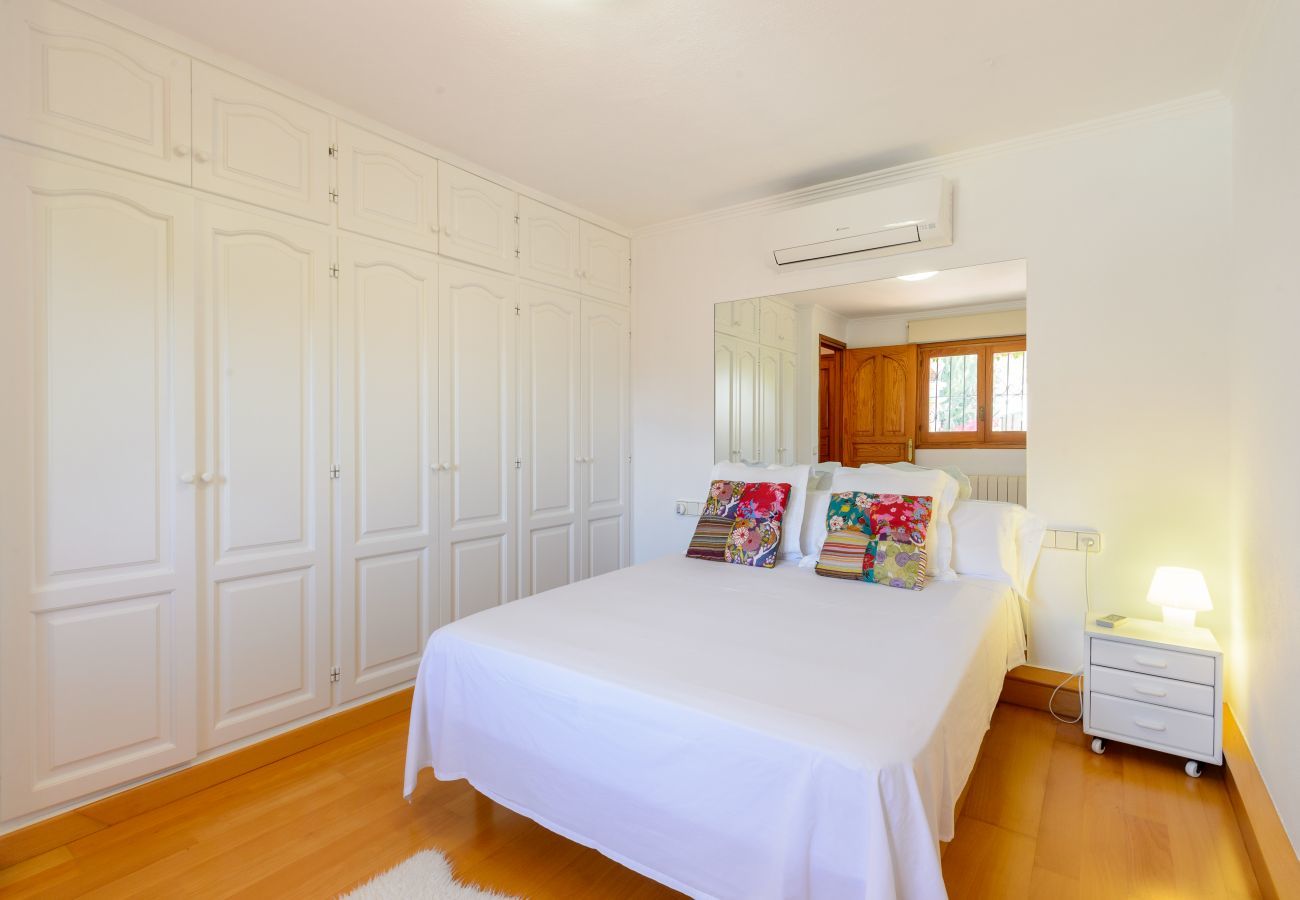 Stylish Spanish villa Casa Maravilla, with private pool, outdoor kitchen and spacious garden with flowers and plants