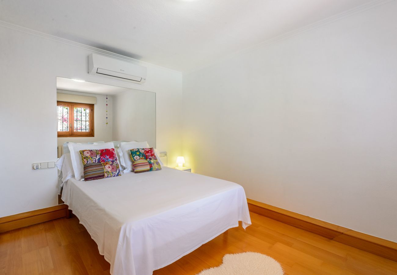 Stylish Spanish villa Casa Maravilla, with private pool, outdoor kitchen and spacious garden with flowers and plants
