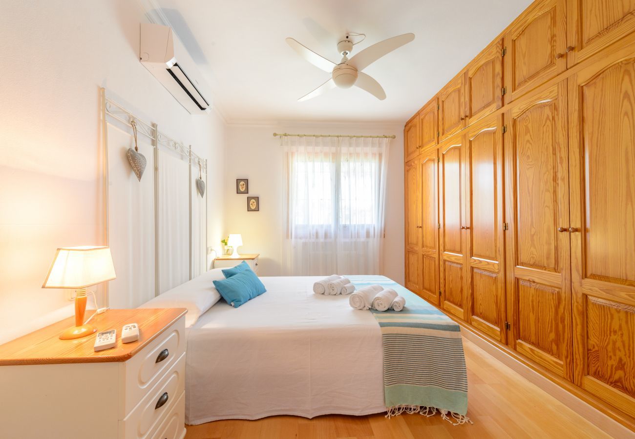 Stylish Spanish villa Casa Maravilla, with private pool, outdoor kitchen and spacious garden with flowers and plants