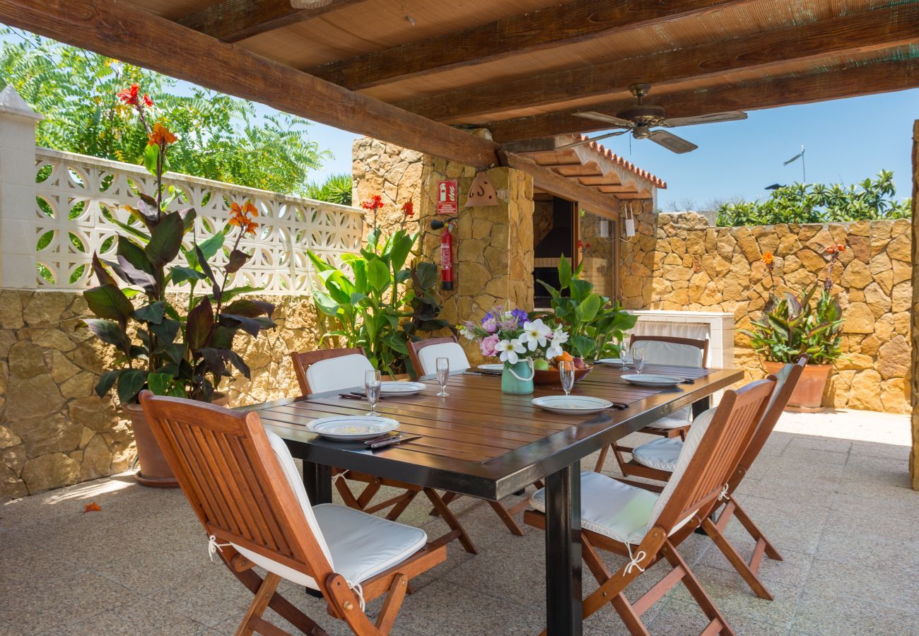 Stylish Spanish villa Casa Maravilla, with private pool, outdoor kitchen and spacious garden with flowers and plants