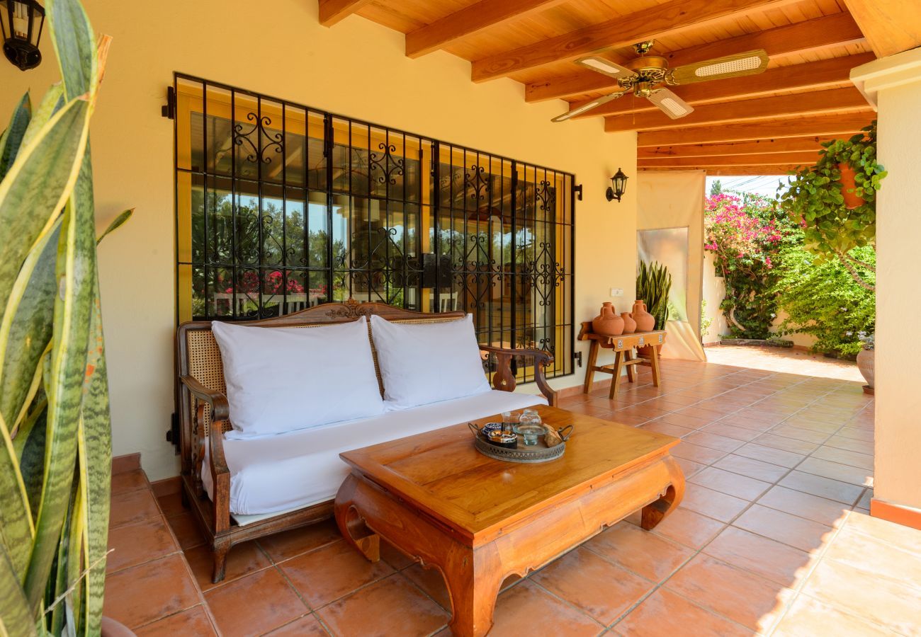 Stylish Spanish villa Casa Maravilla, with private pool, outdoor kitchen and spacious garden with flowers and plants