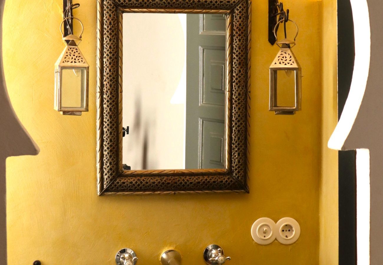 bathroom bathroom with open entrance