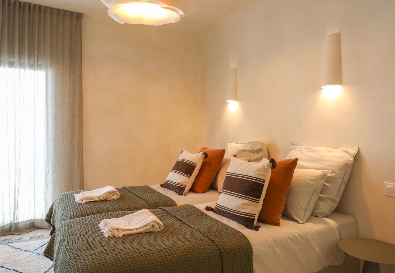 Bedroom with 2 single beds  Luxury bedroom with 2 single beds