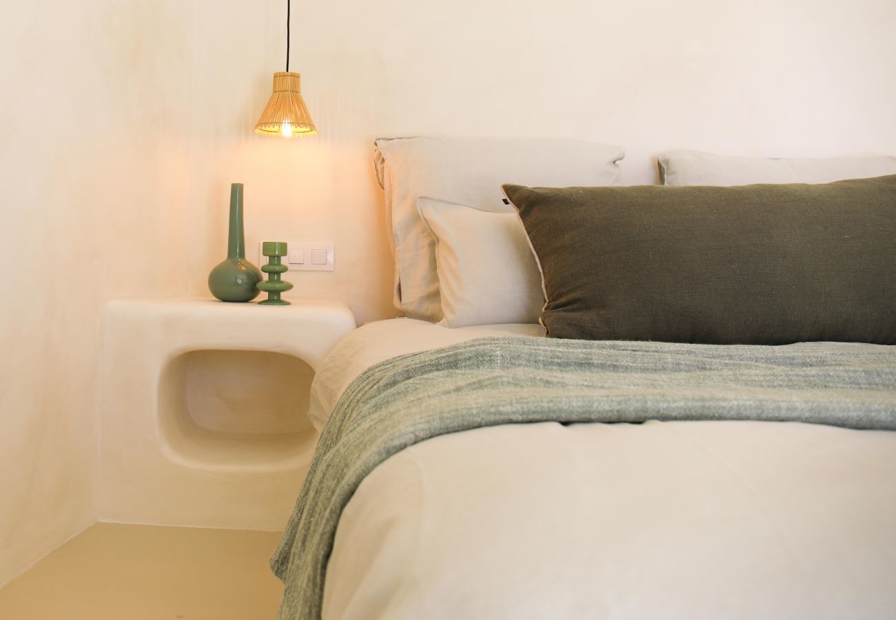 Bedroom with double bed  Bedroom with double bed and details