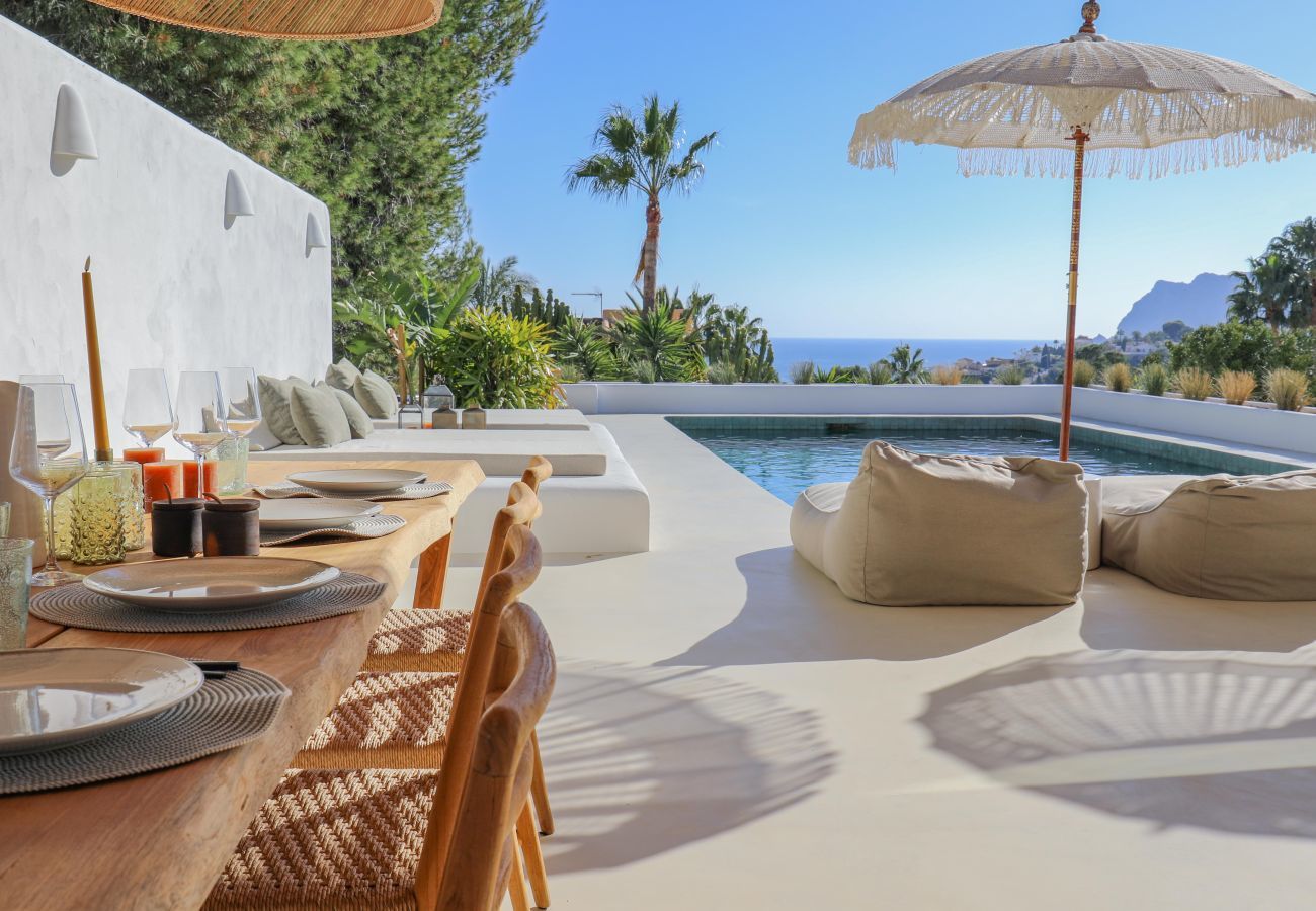 Terrace with dining table and views Terrace with dining table, sunbeds, private pool and vieuws