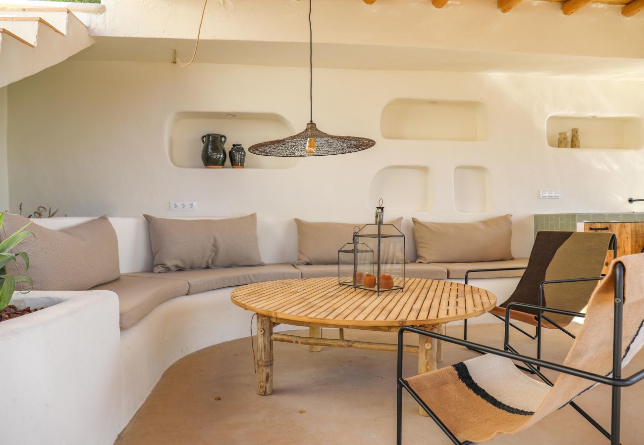 Covered lounge area Covered lounge area with sofa