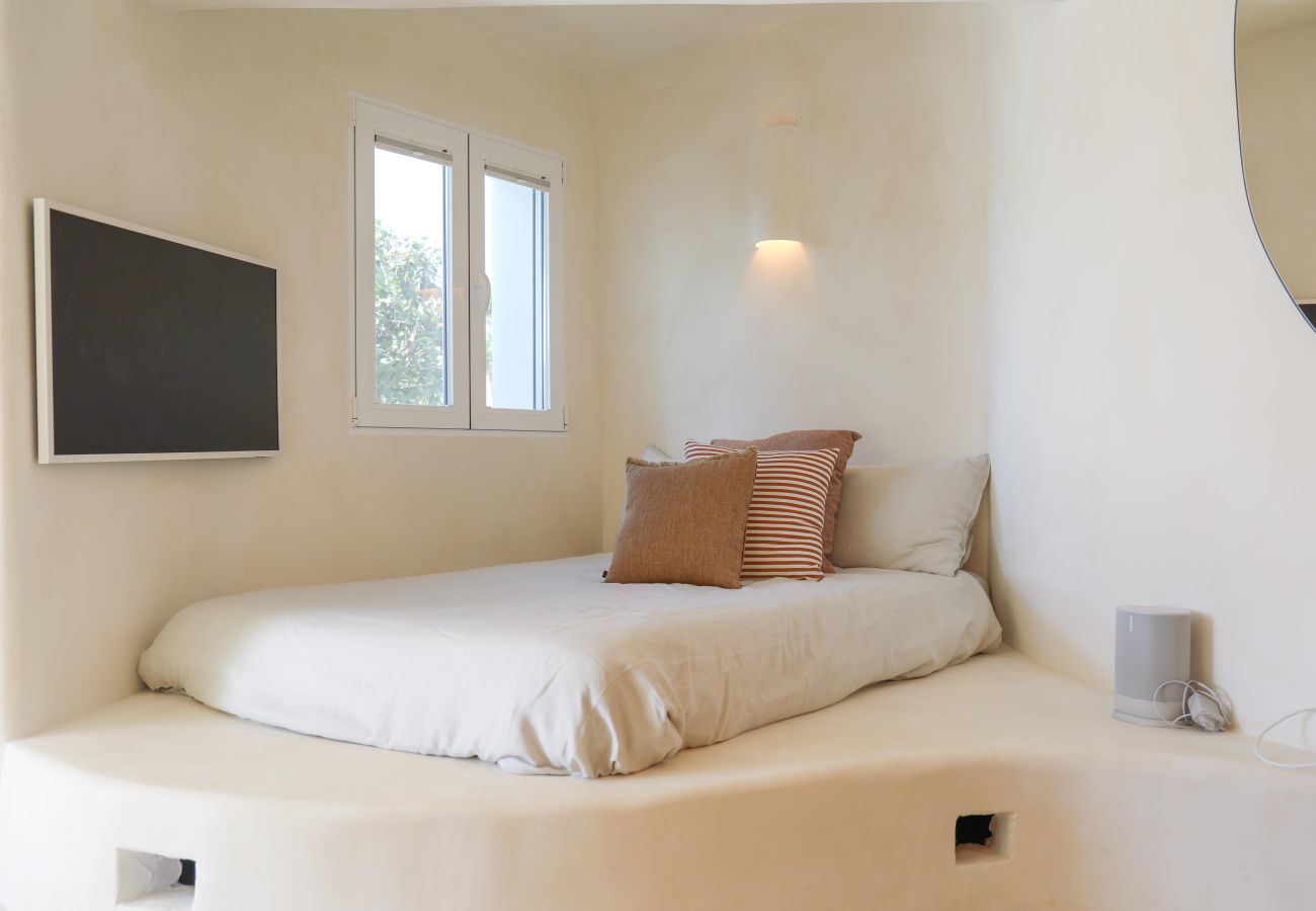 1 person bed  1 person bed in studio